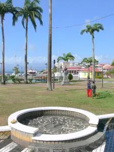 Pointe-à-Pitre - Victory Square met zijn koninklijke palmen