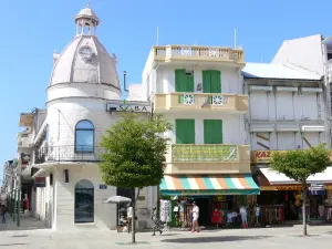 Pointe-à-Pitre - Gevels en winkels in de oude stad