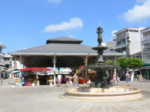 Pointe-à-Pitre - Place Saint - Antoine -fontein en de Centrale Markt