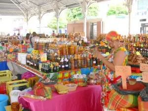 Pointe-à-Pitre - Kraampjes van kruiden en stoten Market St. Anthony ( centrale markt )