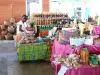 Pointe-a-Pitre - Spice and punch stalls no mercado central (mercado Saint-Antoine)