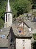 Pont-de-Montvert - 收费塔的桥梁和教堂的钟楼;在塞文山脉国家公园