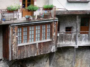 Pont-en-Royans - Old houses overhanging the river (town in the Vercors Regional Nature Park)