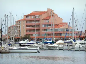 Port-Barcarès - Sailboats in the marina and buildings of the resort