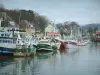 Port-en-Bessin - Casas, barcos e arrastões do porto de pesca