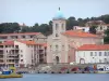 Port-Vendres - Côte Vermeille : église Notre-Dame-de-Bonne-Nouvelle de style romano-byzantin, port de pêche et façades de la ville