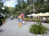 Praia Boucan Canot - Cafés terraços e restaurantes ao longo da praia