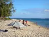 Praias da Reunião - Relaxe na praia arenosa de Ermitage, ladeada por árvores filao e nade nas águas do Oceano Índico