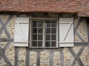 Prémery - Ventana de una casa de entramado de madera