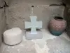 Prieuré de Comberoumal - Prieuré grandmontain de Comberoumal : croix, vase