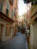 Principauté de Monaco - Ruelle pavée du Rocher de Monaco bordée de maisons colorées