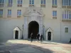 Principauté de Monaco - Palais du Prince avec ses gardes princiers et sa place