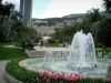 Principauté de Monaco - Parc de Monte-Carlo avec sa fontaine, ses plantes, ses fleurs et ses palmiers