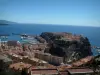 Principauté de Monaco - Rocher de Monaco, puis port et immeubles en contrebas, mer en arrière-plan