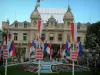 Prinsdom van Monaco - Casino Monte Carlo met vlaggen en bloemen