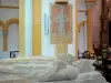 Priorado de Souvigny - Interior da igreja do convento Saint-Pierre e Saint-Paul: Saint Mayeul reclinada e Saint Odilon, abades de Cluny (túmulo de Santos Mayeul e Odilon)