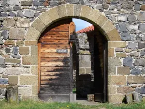 Priorato di Chanteuges - Porta che conduce al chiostro