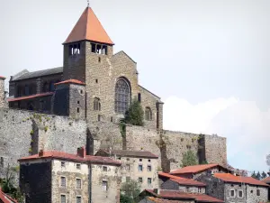 Priorato di Chanteuges - Chiesa di Saint-Marcellin e case del villaggio sottostante