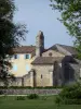 Priorij van Salagon - Romaanse kerkgebouw en de priorij van Notre-Dame-de-Salagon herbergt de provincie museum etnologische de Haute Provence