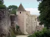 Províncias - Recinto fortificado (fortificações medievais) da cidade alta: torres e muralhas