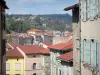Le Puy-en-Velay - Blick auf die Fassaden der Häuser in der Altstadt vom Eingang zum Dom