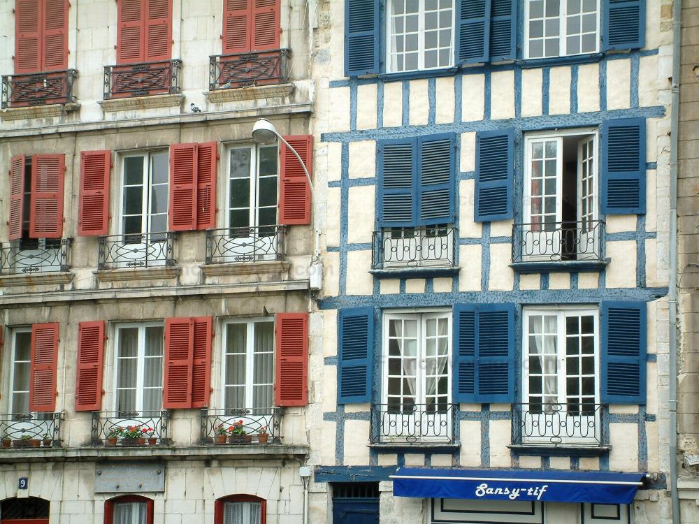 Guide des Pyrénées-Atlantiques - Bayonne - Façades du Petit Bayonne