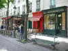 Quartiere latino - Caffetteria con terrazza e biblioteca della Place de la Sorbonne con panchina in primo piano