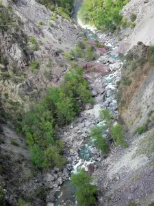 Regionaal Natuurpark van de Queyras - Guil kloven: Guil torrent, rotsen en bomen