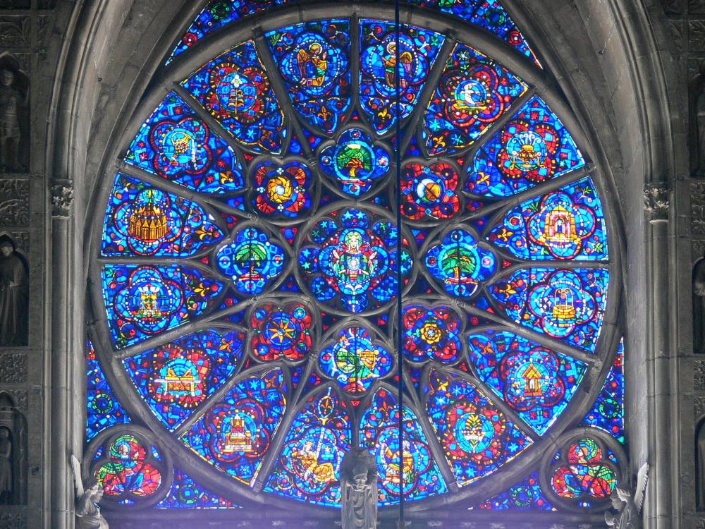 Reims - Intérieur de la cathédrale Notre-Dame : vitraux de la rose (rosace)