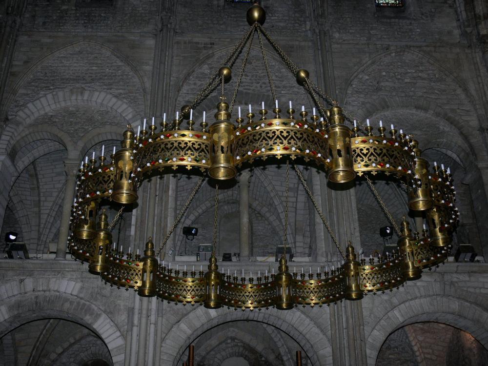 Reims - Intérieur de la basilique Saint-Remi : lustre