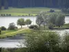 Meer van Remoray - National Nature Reserve: natuurlijke oevers van meren, wandelen, bomen en grasland