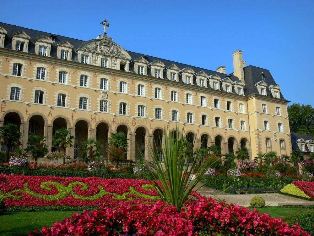 Rennes - Ð¡Ñ�Ð�Ñ�Ñ�Ð¹ Ð³Ð¾Ñ�Ð¾Ð´: Ð�Ð�Ð¾Ñ�Ð³Ð¸Ð�Ð²ÑÐºÐ¸Ð¹ Ð´Ð²Ð¾Ñ�Ð�Ñ� Ð¸ Ð�Ð³Ð¾ Ñ�Ð²Ð�Ñ�Ð½Ð¸Ðº