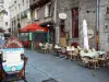 Rennes - Casco antiguo: casas y terrazas de los restaurantes de la Rue Saint-Georges