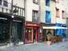 Rennes - Casco antiguo: casas y las tiendas de la Rue Saint-Georges