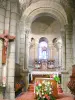 Riom-ès-Montagnes - Dentro de la iglesia de Saint-Georges: coro y capiteles esculpidos