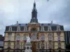 Roanne - Façade de l'hôtel de ville et sculpture de la fontaine