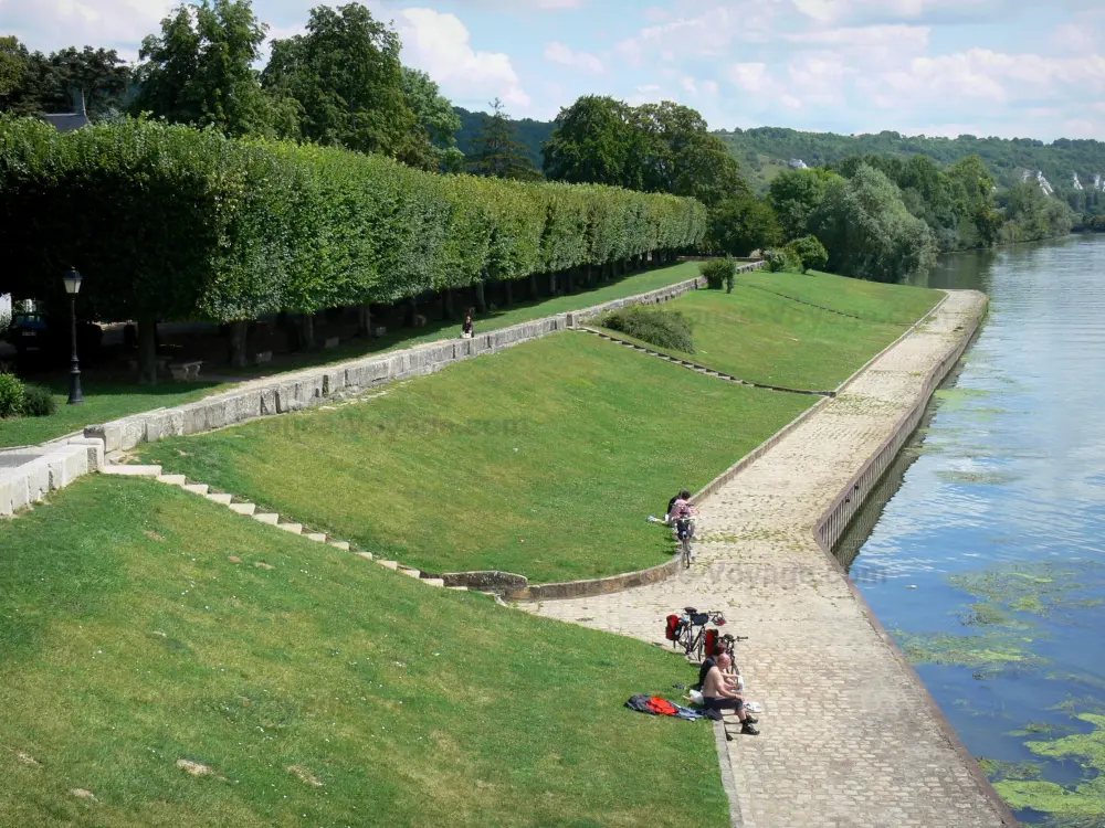 Photos - La Roche-Guyon - 18 quality high-definition images