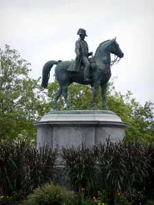 La Roche-sur-Yon - Napoleon Ier's equestrian statue on the Napoleon square