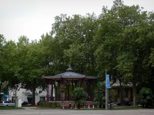 La Roche-sur-Yon - Bandstand and trees of the Napoleon square