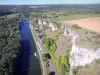 Rochers du Saussois - Vue aérienne des falaises surplombant la rivière Yonne