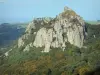 Roches Tuilière et Sanadoire - Roche Sanadoire et forêt ; dans le Parc Naturel Régional des Volcans d'Auvergne, dans le massif du Sancy (monts Dore)