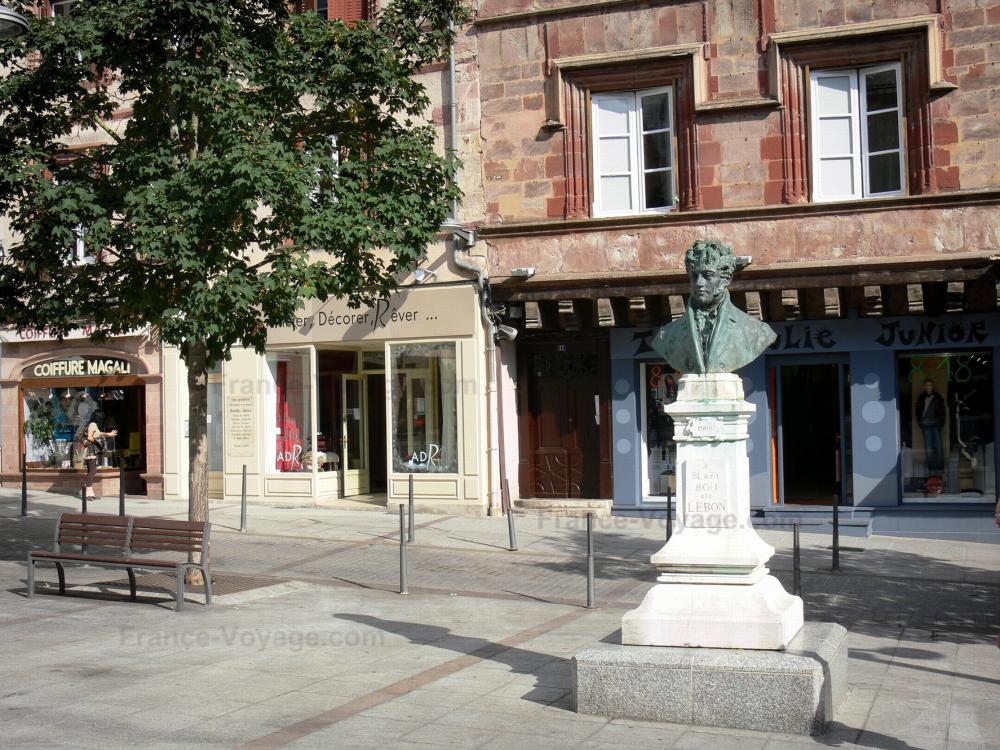 Rodez - Statue of Blazy Bou said Lebon, Place du Bourg square, facades and shops in the old town