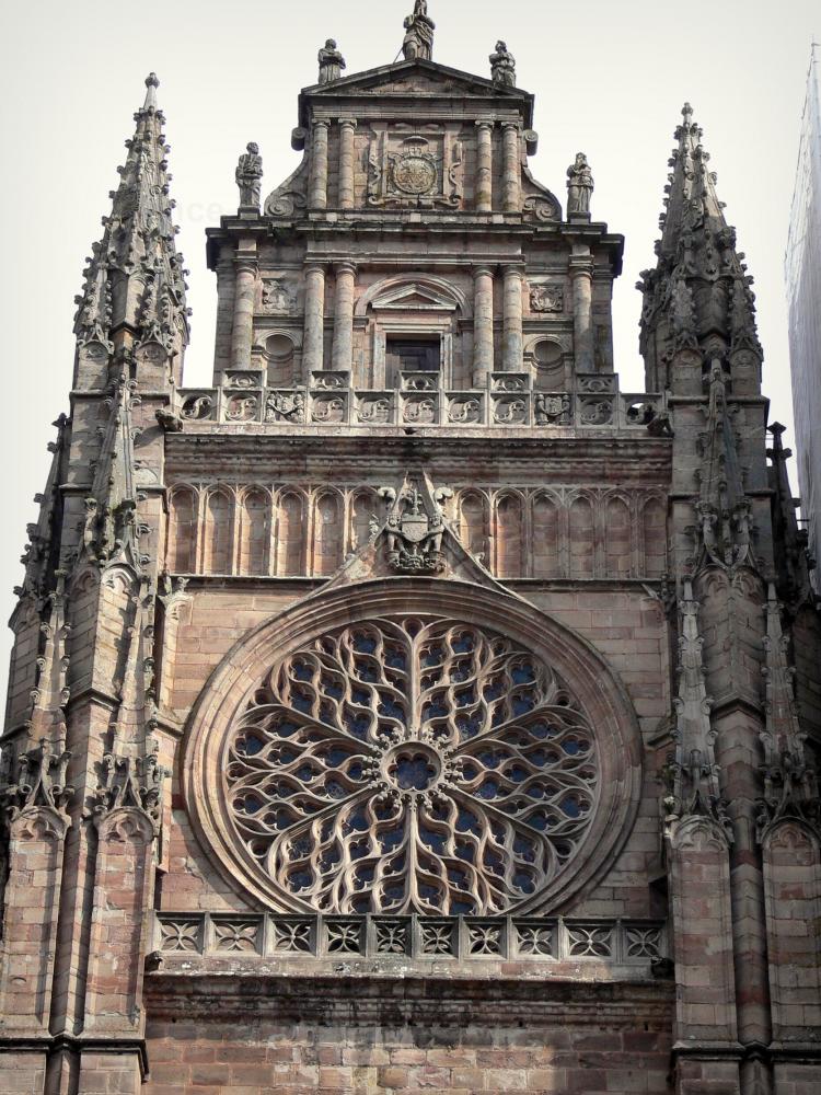 Rodez - Notre-Dame cathedral: west facade of the rose window