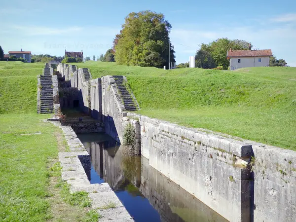 Rogny-les-Sept-Écluses - Führer für Tourismus, Urlaub & Wochenende in der Yonne