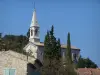 La Roque-sur-Cèze - Clocher de l'église, cyprès, arbres et maisons du village