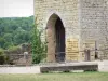 Roquetaillade castle - Bench near the tower of the old castle 