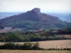 Rots van Solutré - Rocky (kalksteen helling) domineert de omliggende velden, naar Solutre-Pouilly