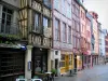 Rouen - Casas de madera y los cafés al aire libre