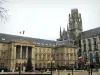 Rouen - Bâtiment abritant l'hôtel de ville, place agrémentée de jets d'eau et abbatiale Saint-Ouen de style gothique