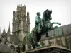 Rouen - Statue de Napoléon Ier et abbatiale Saint-Ouen de style gothique